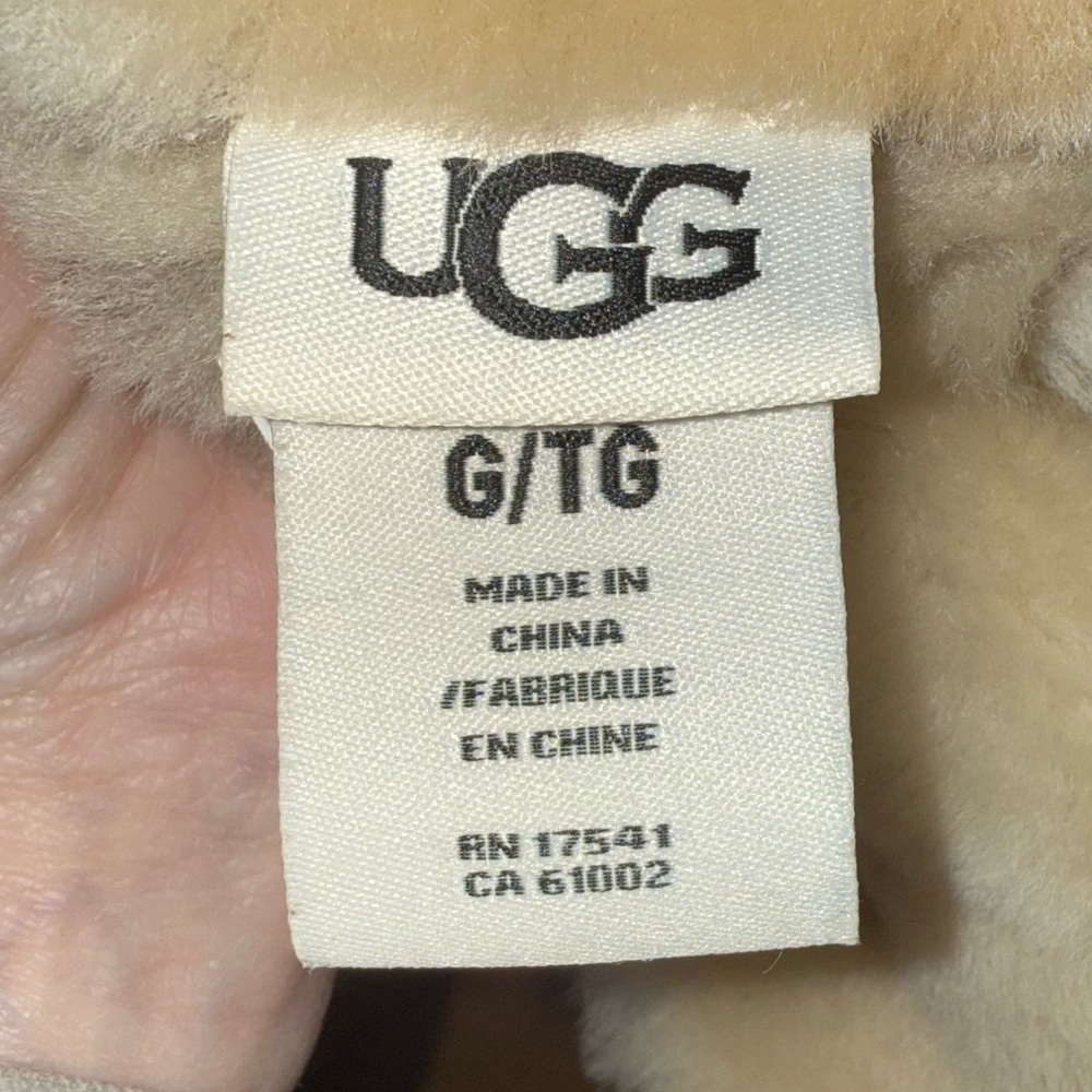 UGG Genuine Shearling & Sheepskin Bucket Hat Girls - Picture 5 of 6